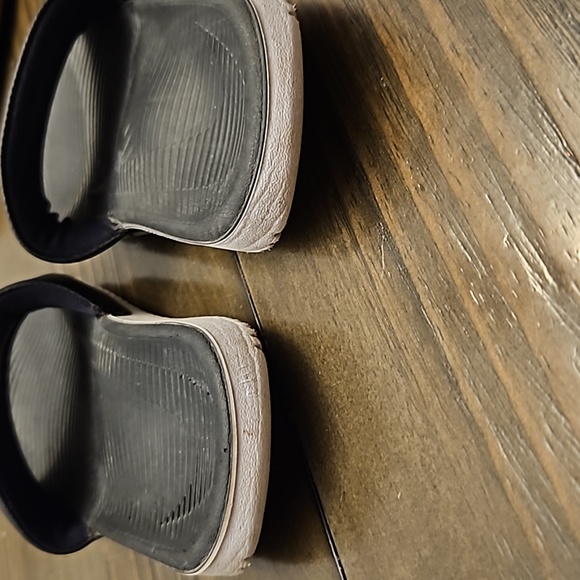 Black and Pink Nike slides - Picture 3 of 4